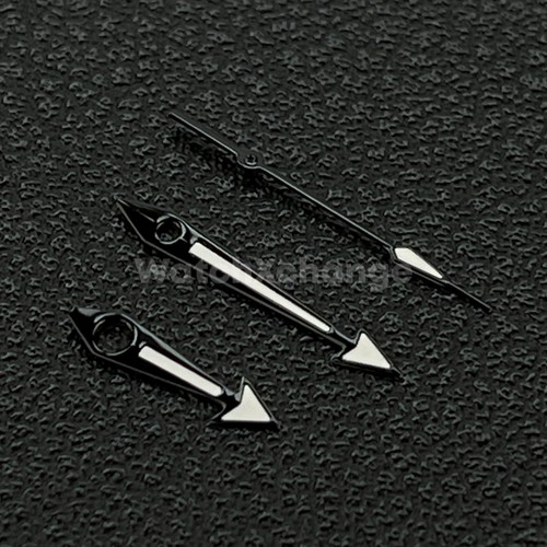 Black white arrow watch - white,